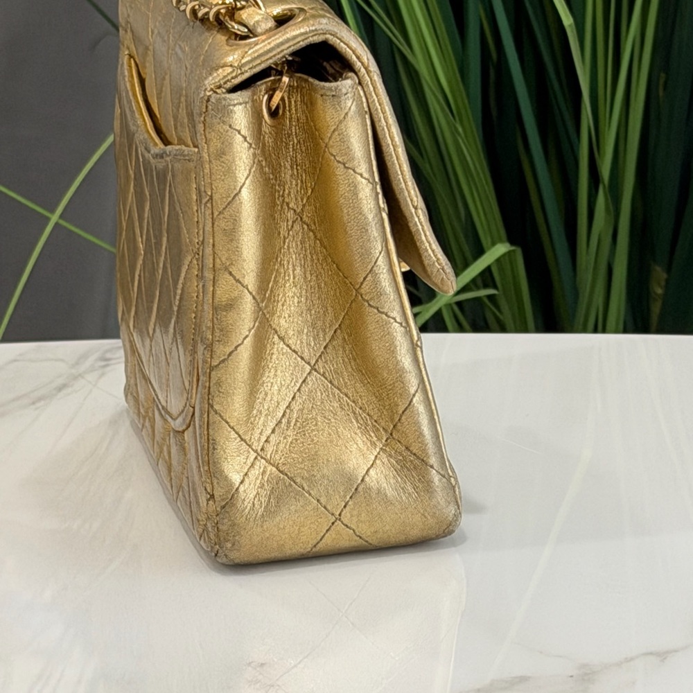 RARE CHANEL VINTAGE GOLD LAMBSKIN
CLASSIC SQUARE MINI FLAP BAG 24K GOLD PLATED - Picture 9 of 15